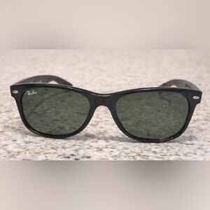 Ray-Ban RB2132 New Wayfarer Sunglasses Black Green Lenses + Case